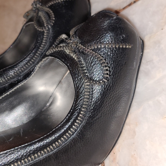 Guess Black Leather Heels - Picture 4 of 6